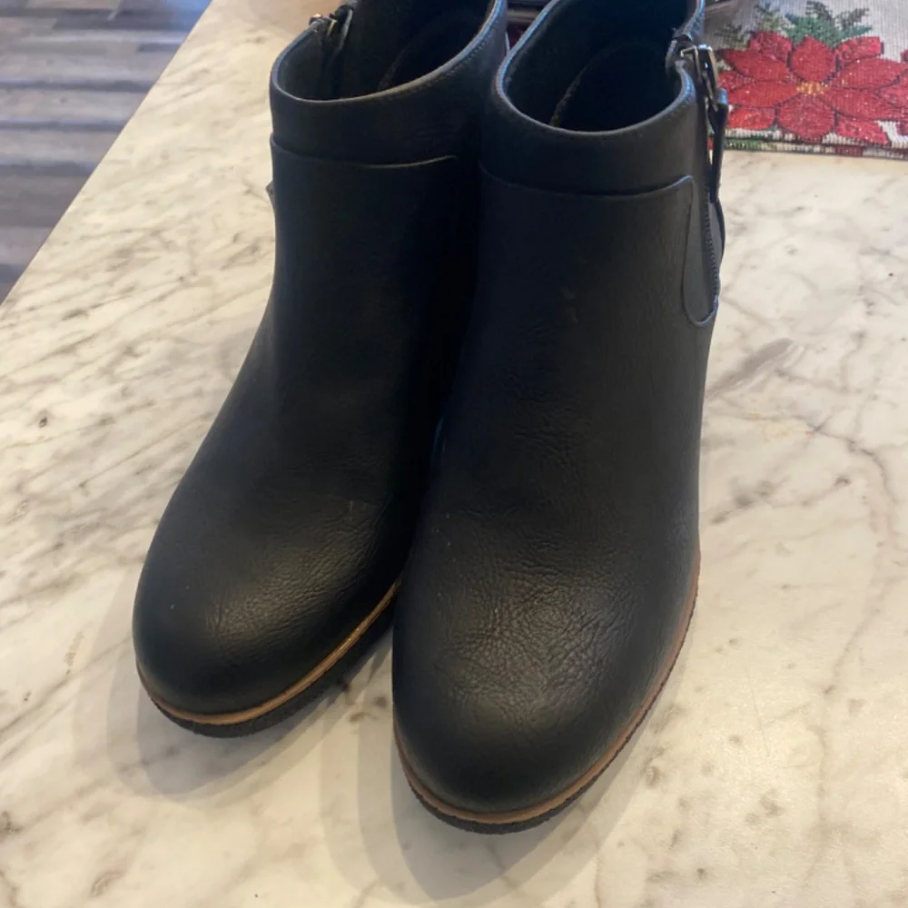 NWT Dr Scholl’s  wedge booties size 8 - Picture 2 of 2